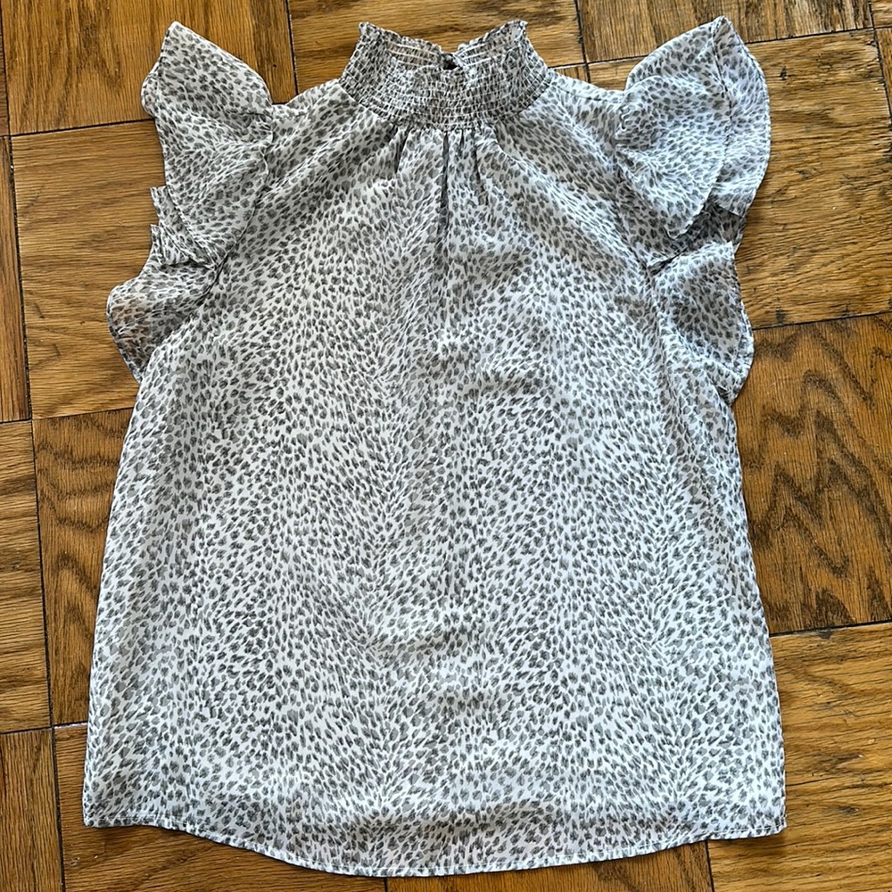 Flutter sleeve blouse